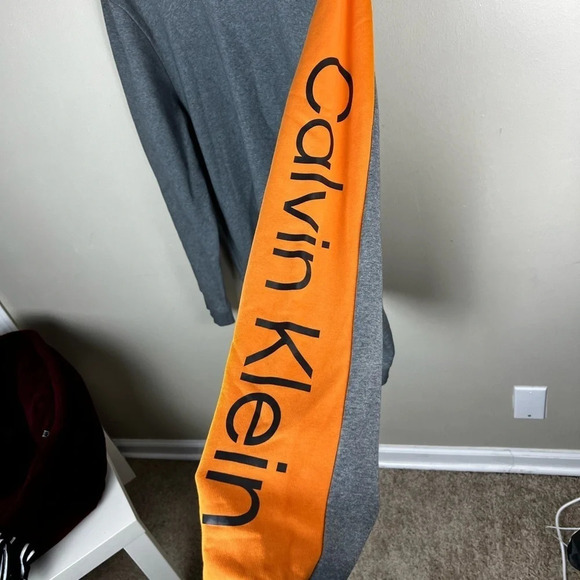 Calvin Klein • Gray Crewneck Sweater - Picture 4 of 7